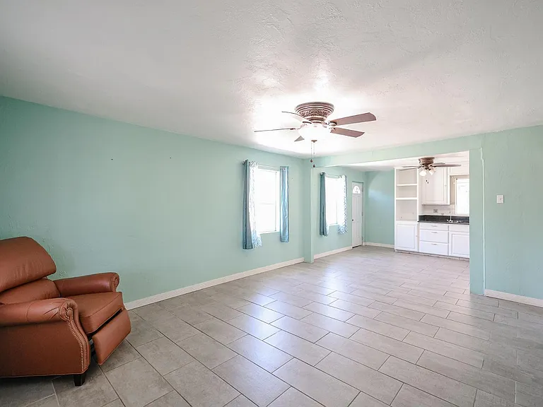 2217 E Harvard St — Photo 31