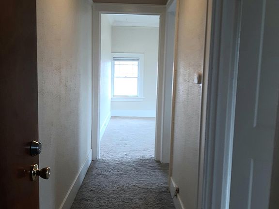 4th image of 208 N Tacoma Ave