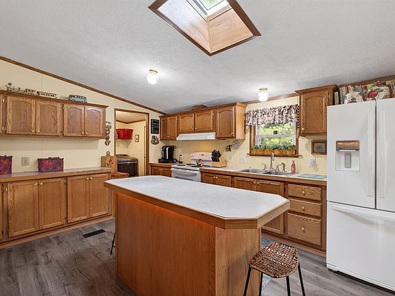 4th image of 2116 MAPLE STREET