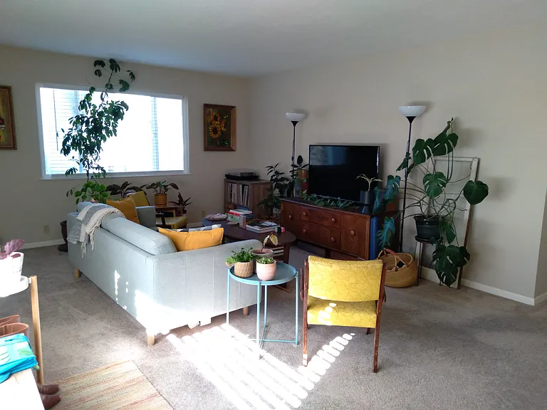 450 Sky Oaks Dr — Photo 3
