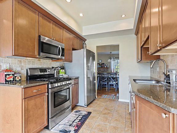 3rd image of 576 W Parkside Dr