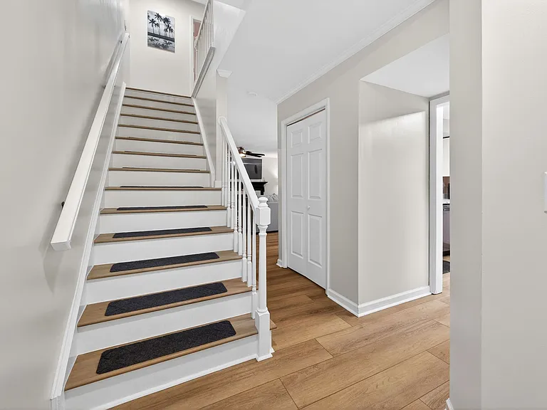 604 Broad Leaf Cir — Photo 22