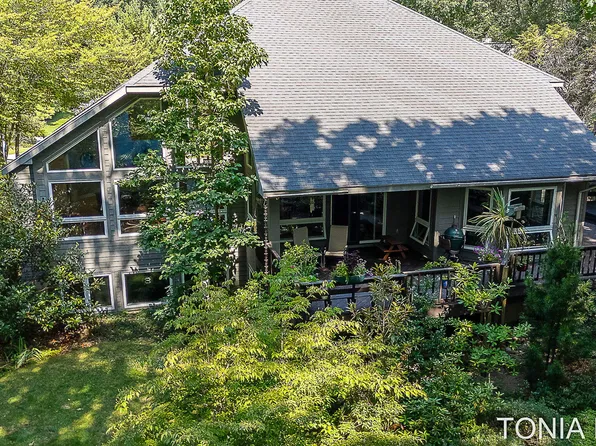 2302 Timberlee Dr, Holland, MI 49424