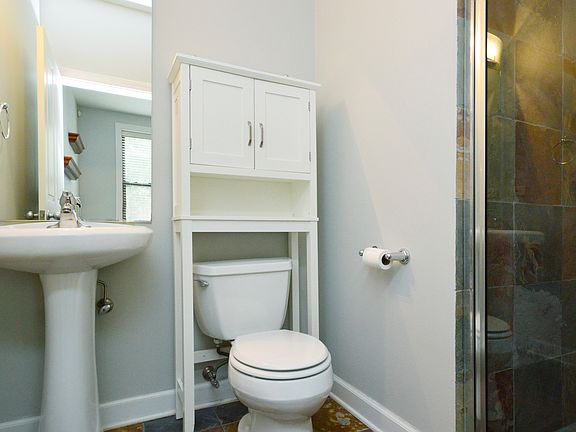 5th image of 2806 W Dickens Ave #Th