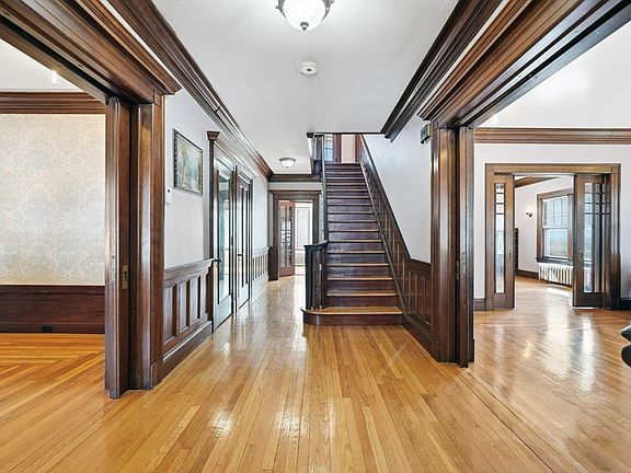 4th image of 35 Spruceland Ave