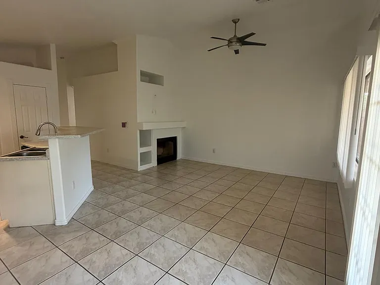 542 W Princeton Ave — Photo 4