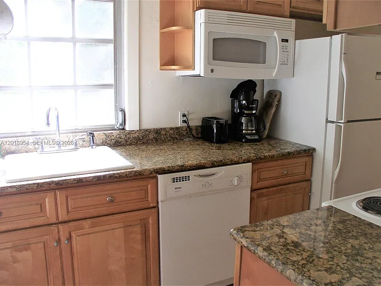 404 Viscaya Ave #404 — Photo 6