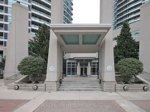 1 Elm Dr W #1810, Mississauga, ON L5B 4M1