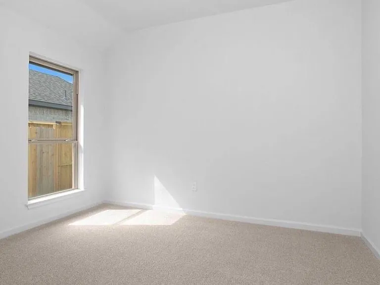 303 Eileen Dr — Photo 14