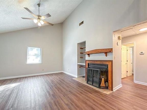 3rd image of 1556 Twin Lakes Cir