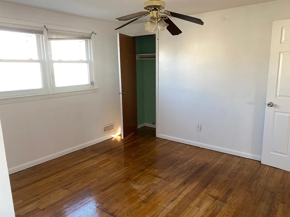 Building Photo - 209-211 Paterson Ave #2
