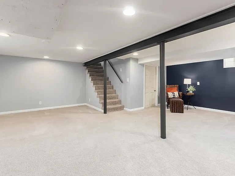 53 E Jeffrey Pl — Photo 10
