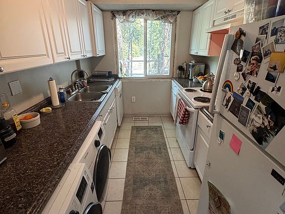 5th image of 1699 Geneva Dr
