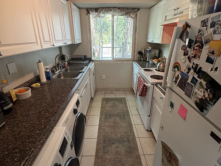 1699 Geneva Dr — Photo 5