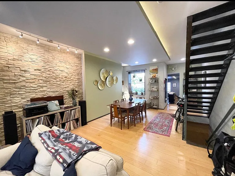 907 N 5th St #O1 — Photo 2