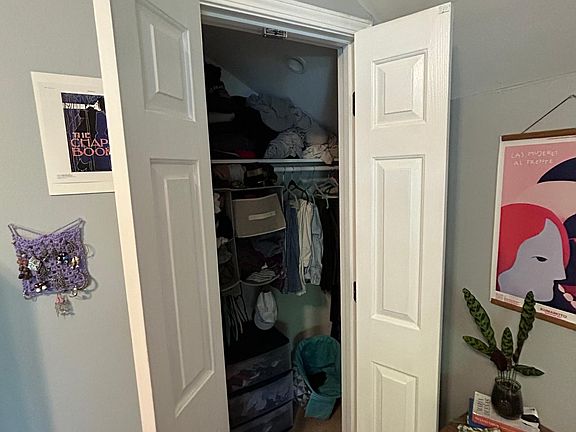 5th image of 122 Hillcrest Rd APT 6