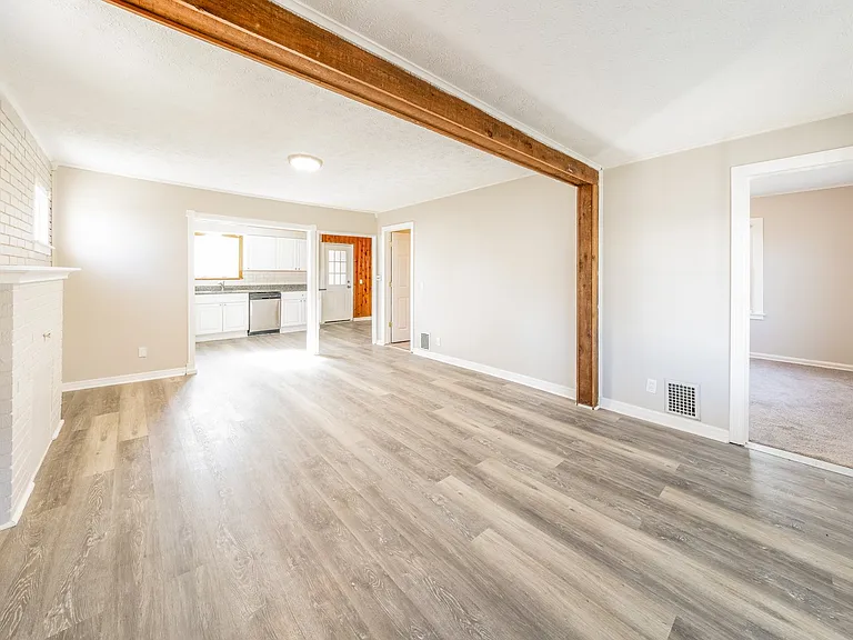 1253729_017_living_room_13549468.jpg