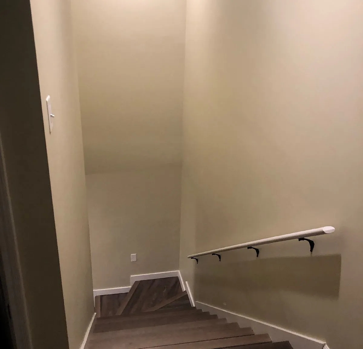 2 bed, 1.5 bath, 1090 sqft, $975 — Photo 1