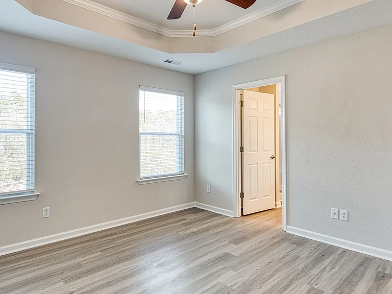Hillpoint Preserve Townhome Apartments — Photo 26