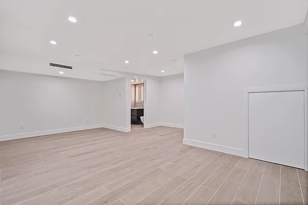 Sold by Daniel Gale Sotheby's International Realty | media 18