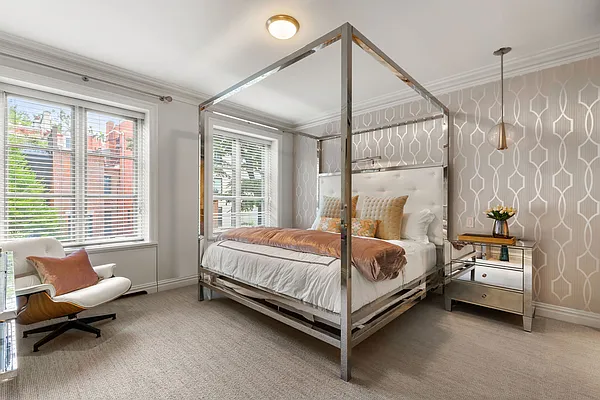 Sold by Sloane Square | media 16