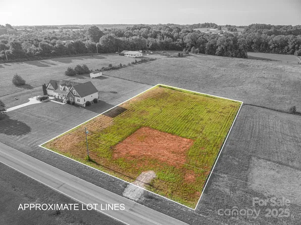 2 Maiden Salem Rd, Lincolnton, NC 28092