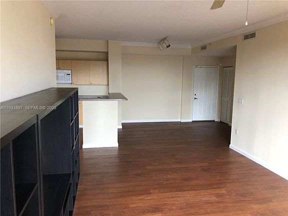 4th image of 504B-1900 Van Buren St #504B