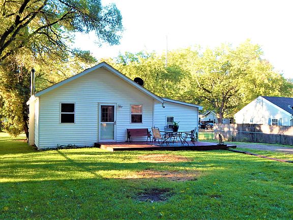 3rd image of 610 Wellington Ave