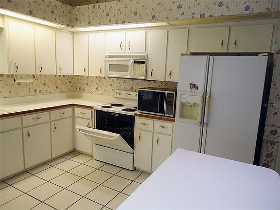 3rd image of 757 Martinique Cir