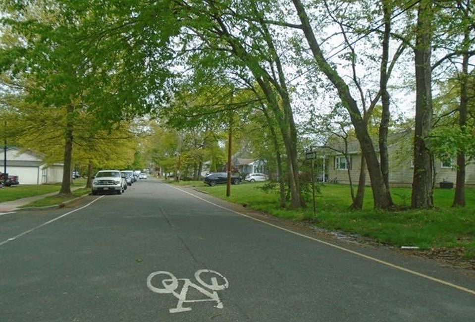 Exterior Neighborhood (street photo)