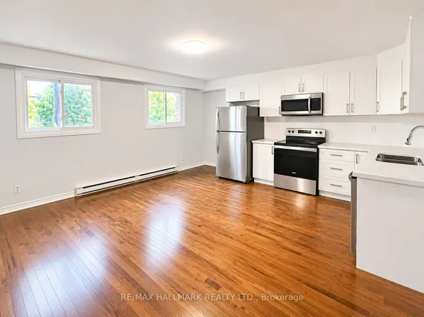 82 Halsey Ave #3, Toronto, ON M4B 1A9