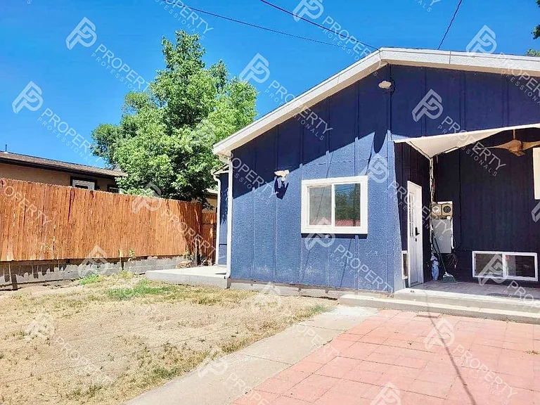 221 W 5th St — Photo 21