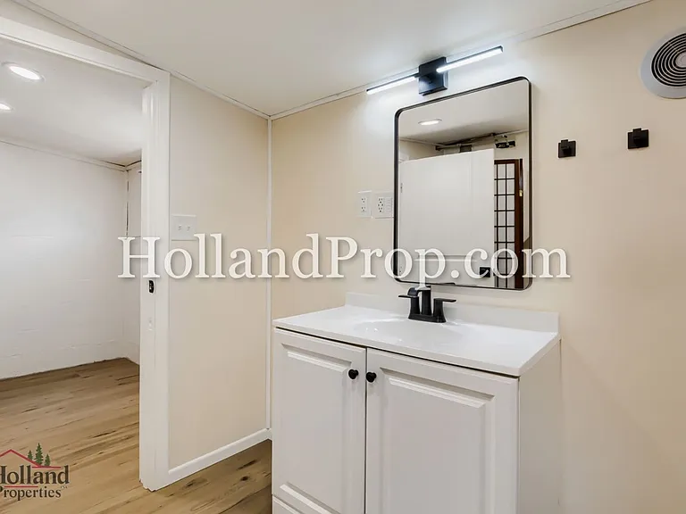 1105 NE Lincoln St — Photo 16