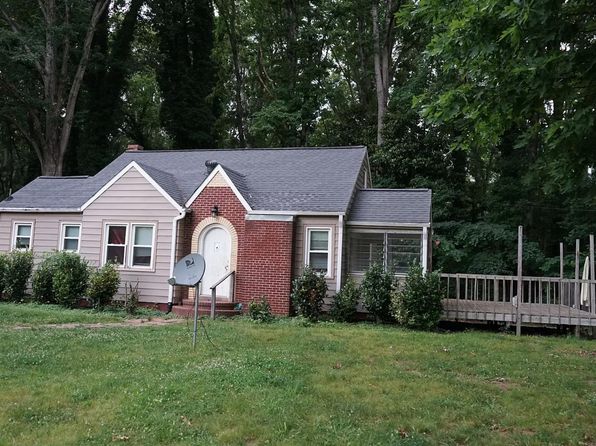 2328 Redbud Ln