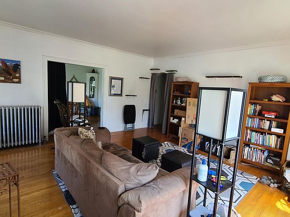 3rd image of 4435 N Winchester Ave APT 2A
