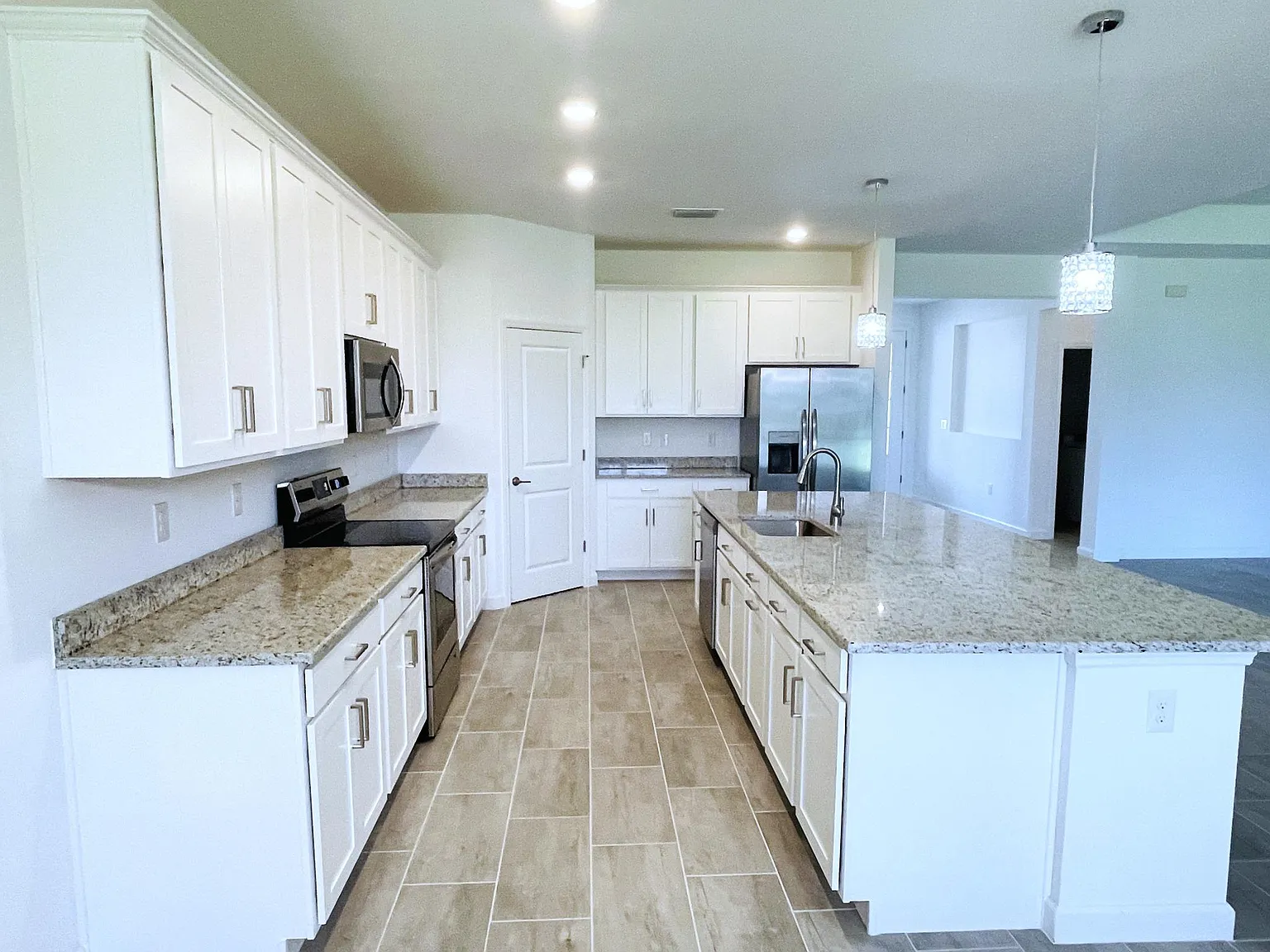 4 bed, 2444 sqft, $3,500 — Photo 4