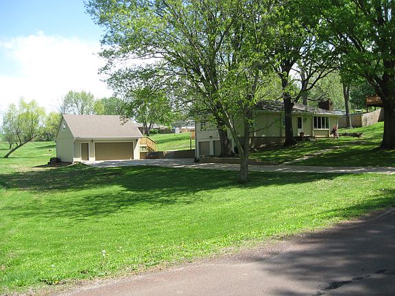 5th image of 3801 E Hills Dr