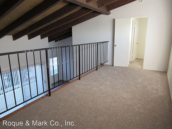 5th image of 932 10th St APT 8