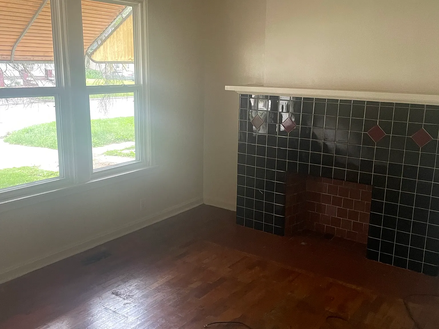 3 bed, 1200 sqft, $1,000 — Photo 2
