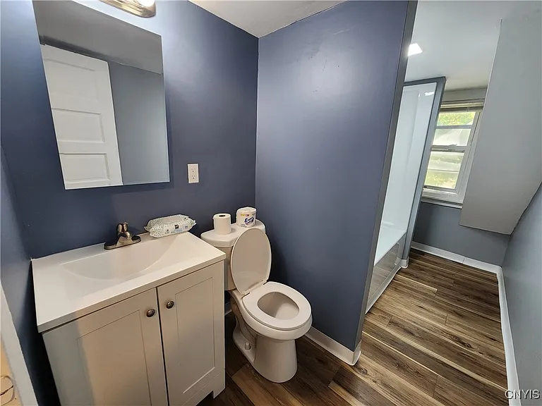 927 State St — Photo 10
