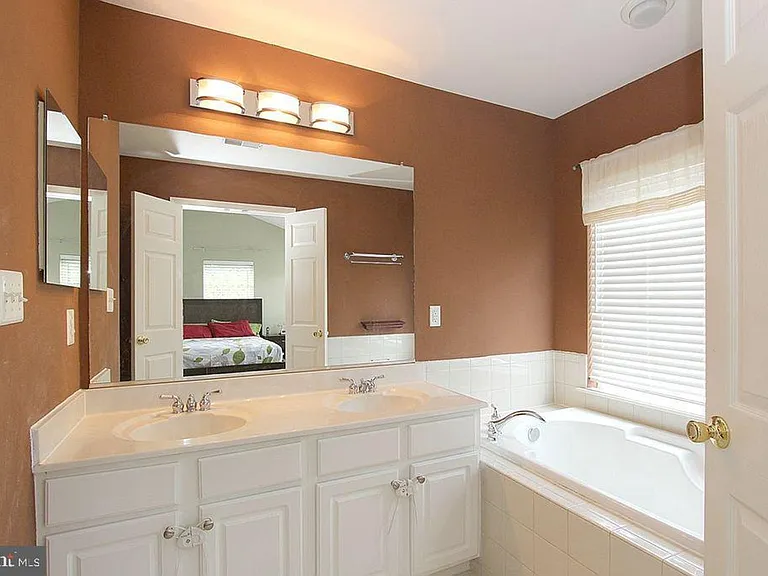 44269 Cornish Ln — Photo 10