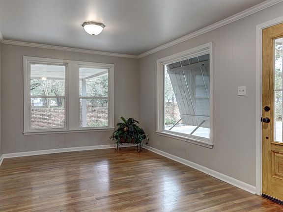 4th image of 319 S 8th St