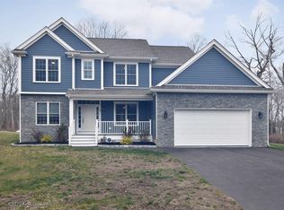 48 Luke Dr, Tiverton, RI 02878