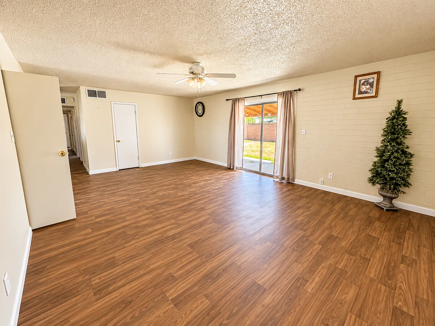 Nice 4 bedroom 2 bath home! — Photo 3