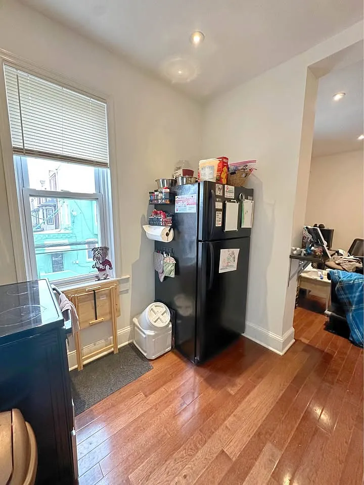 Building Photo - 4043 Spring Garden St #2R