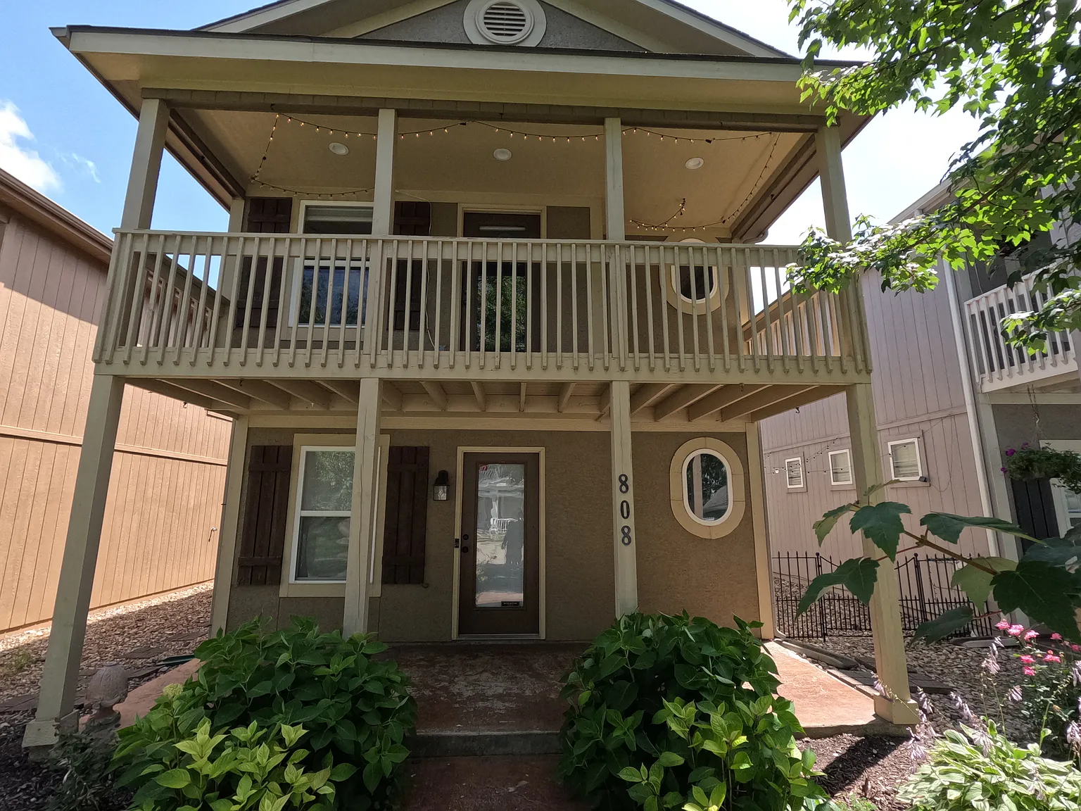 3 bed, 2.5 bath, 1474 sqft, $1,995 — Photo 1