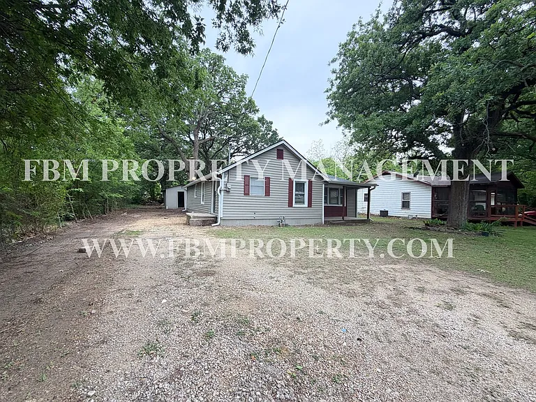 303 E Thompson St — Photo 23