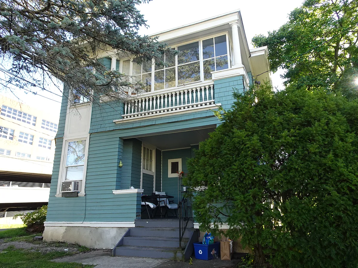 Building Photo - 823-825 Columbia St #3