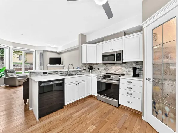 15 S Everstone Dr SW #161, Calgary, AB T2Y 5B5