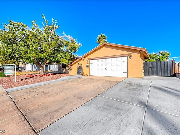 3rd image of 1411 Gloria Ln